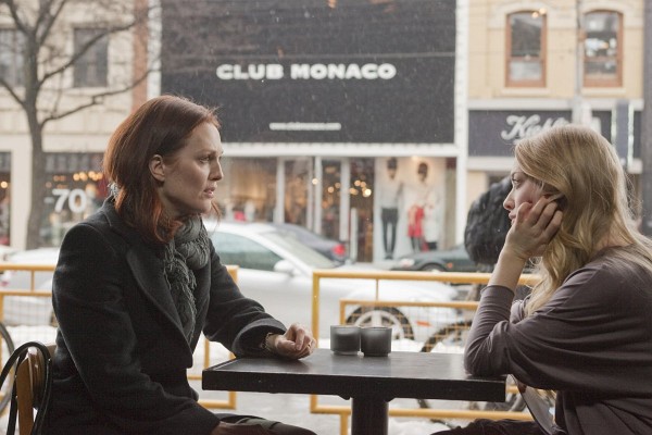 Still of Julianne Moore and Amanda Seyfried in Chloe