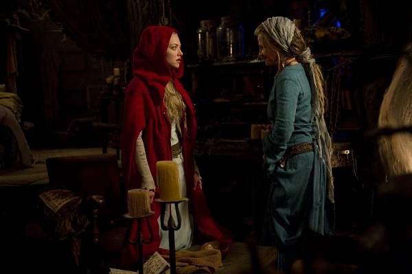 Still of Julie Christie and Amanda Seyfried in Red Riding Hood