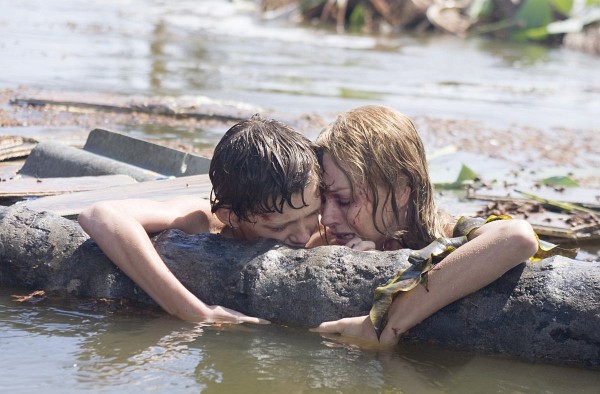 Still of Naomi Watts and Tom Holland in The Impossible