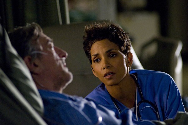 Still of Robert De Niro and Halle Berry in New Year's Eve