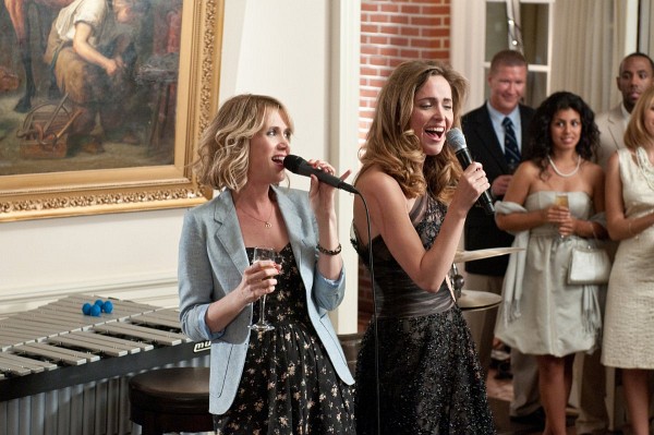 Photo: Still of Rose Byrne and Kristen Wiig in Bridesmaids