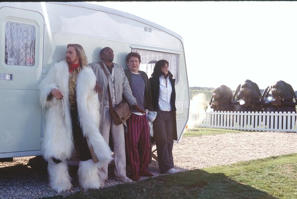 Still of Sam Rockwell, Mos Def, Zooey Deschanel and Martin Freeman in The Hitchhiker's Guide to the Galaxy