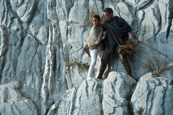 Still of Tom Hanks and Halle Berry in Cloud Atlas