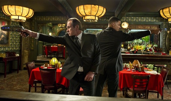 Still of Tommy Lee Jones and Will Smith in Men in Black 3
