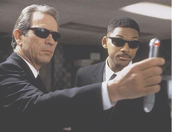 Still of Tommy Lee Jones and Will Smith in Men in Black
