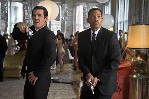 Still of Will Smith and Josh Brolin in Men in Black 3