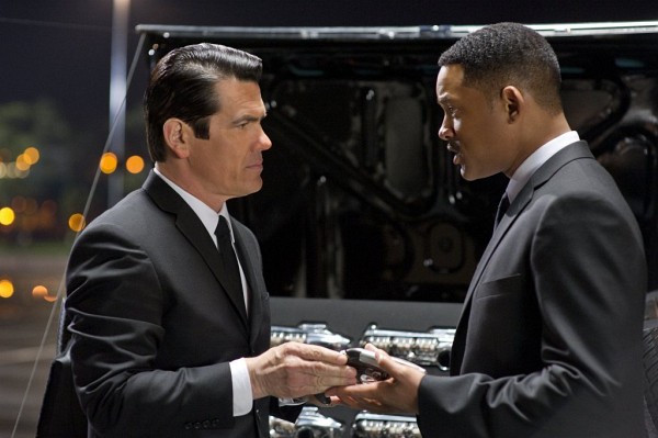 Still of Will Smith and Josh Brolin in Men in Black 3