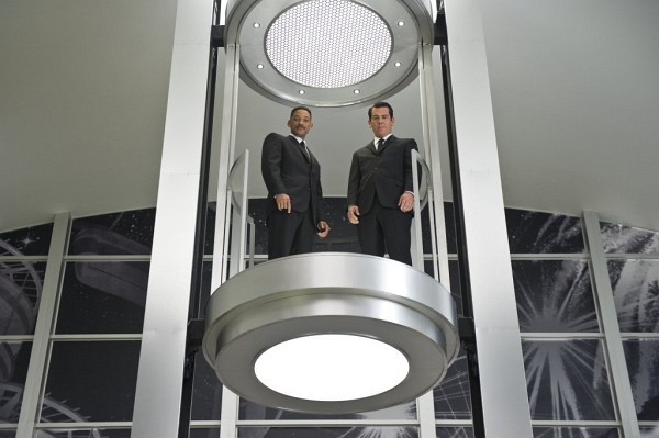 Still of Will Smith and Josh Brolin in Men in Black 3