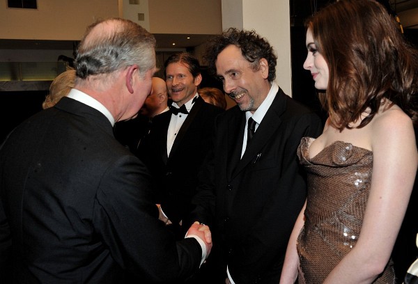 Photo: Tim Burton, Anne Hathaway and Prince Charles at event of Alice in Wonderland