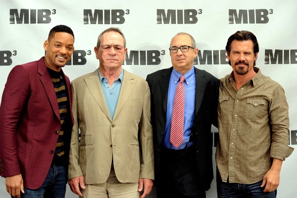 Tommy Lee Jones, Will Smith, Josh Brolin and Barry Sonnenfeld at event of Men in Black 3