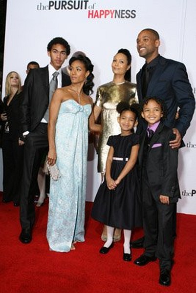 Will Smith, Jada Pinkett Smith, Thandie Newton, Jaden Smith, Trey Smith and Willow Smith at event of The Pursuit of Happyness