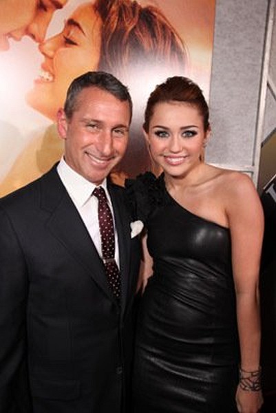 Adam Shankman and Miley Cyrus at event of The Last Song