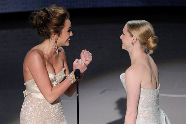 Amanda Seyfried and Miley Cyrus at event of The 82nd Annual Academy Awards