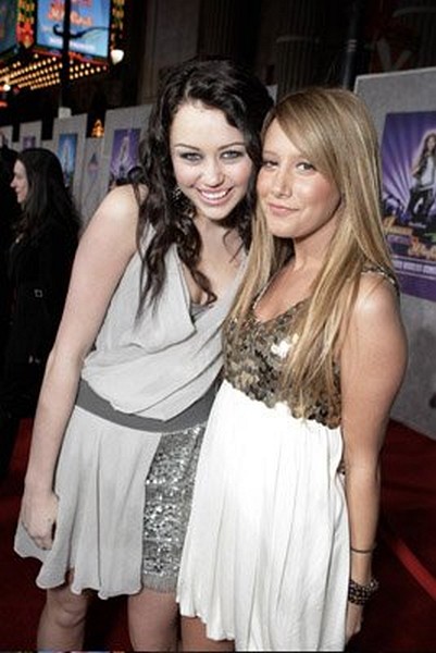 Ashley Tisdale and Miley Cyrus at event of Hannah Montana & Miley Cyrus: Best of Both Worlds Concert