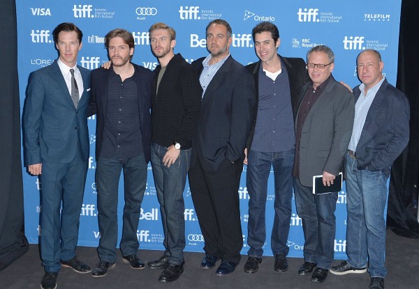 Daniel Brühl, Bill Condon, Steve Golin, Michael Sugar, Benedict Cumberbatch, Dan Stevens and Josh Singer at event of The Fifth Estate