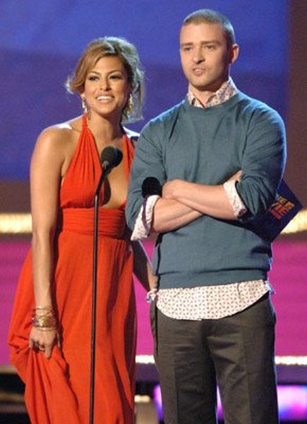 Justin Timberlake and Eva Mendes at event of 2006 MTV Movie Awards