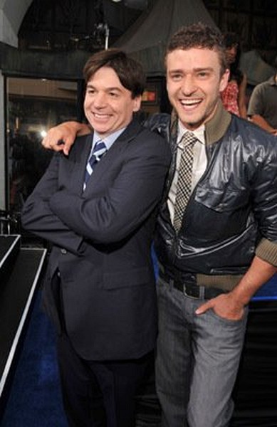Mike Myers and Justin Timberlake at event of The Love Guru
