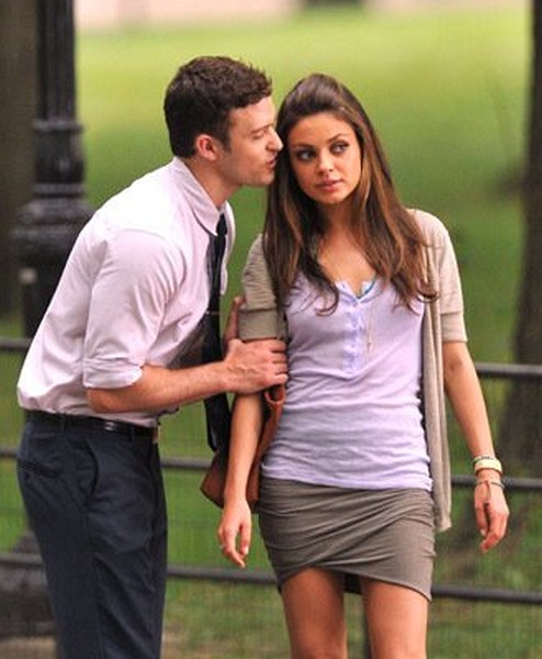 Mila Kunis and Justin Timberlake at event of Friends with Benefits