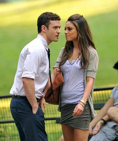 Mila Kunis and Justin Timberlake at event of Friends with Benefits