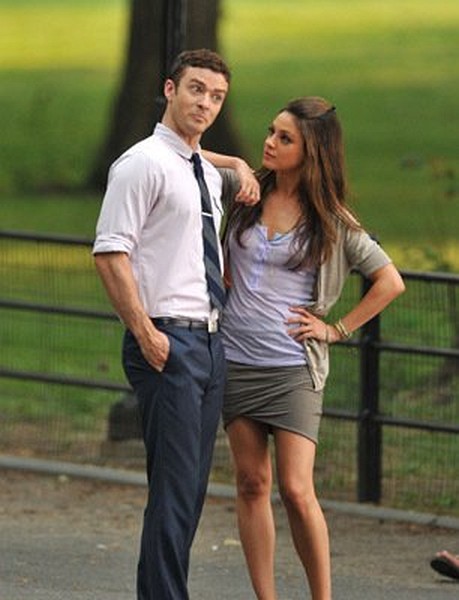 Mila Kunis and Justin Timberlake at event of Friends with Benefits