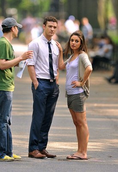 Mila Kunis and Justin Timberlake at event of Friends with Benefits