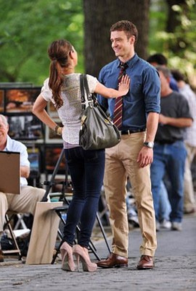 Mila Kunis and Justin Timberlake at event of Friends with Benefits