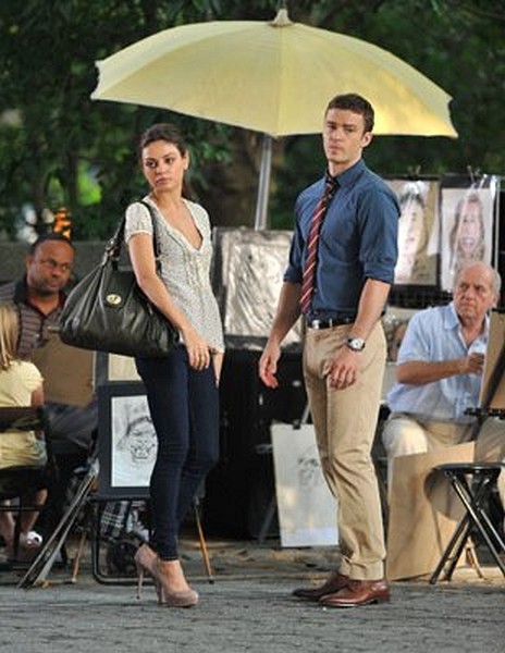 Mila Kunis and Justin Timberlake at event of Friends with Benefits