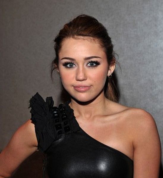 Miley Cyrus at event of The Last Song