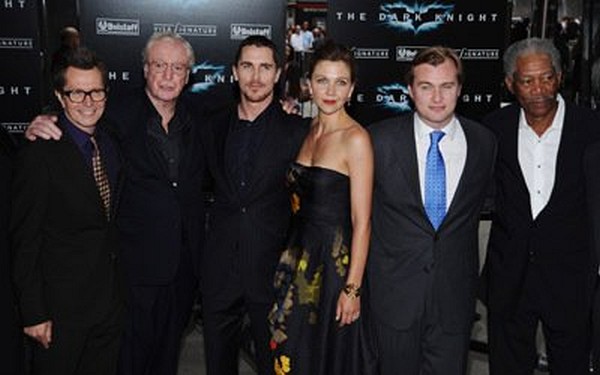 Morgan Freeman, Gary Oldman, Christian Bale, Michael Caine, Maggie Gyllenhaal and Christopher Nolan at event of The Dark Knight