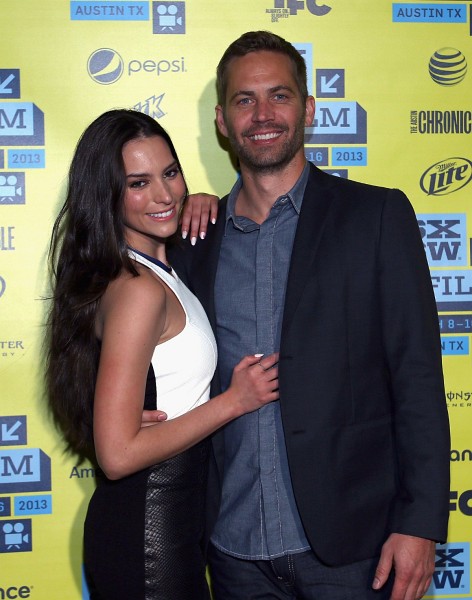 Paul Walker and Genesis Rodriguez at event of Hours