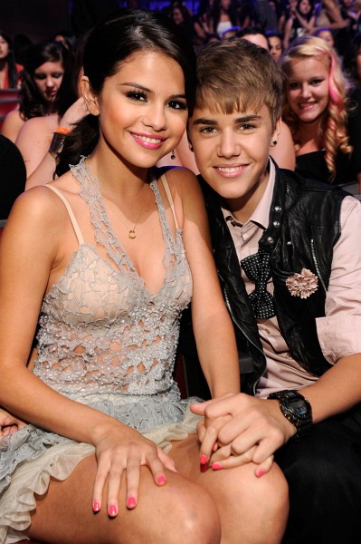 Selena Gomez and Justin Bieber at event of Teen Choice 2011