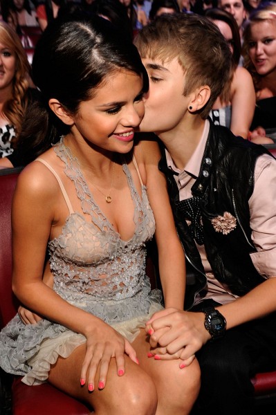 Selena Gomez and Justin Bieber at event of Teen Choice 2011