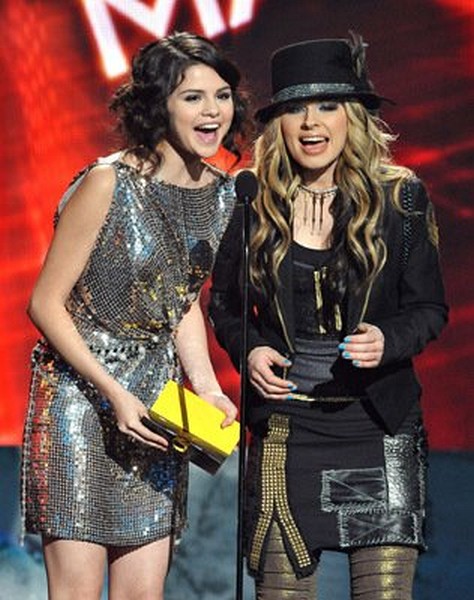 Selena Gomez and Orianthi at event of 2009 American Music Awards