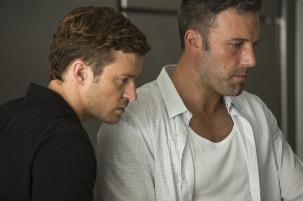 Still of Ben Affleck and Justin Timberlake in Runner Runner