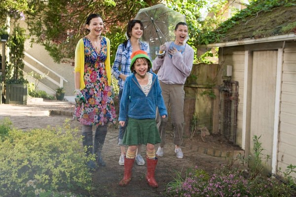 Still of Bridget Moynahan, Ginnifer Goodwin, Selena Gomez and Joey King in Ramona and Beezus