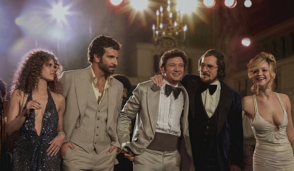 Still of Christian Bale, Amy Adams, Bradley Cooper, Jeremy Renner and Jennifer Lawrence in American Hustle