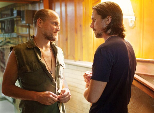 Still of Christian Bale and Woody Harrelson in Out of the Furnace
