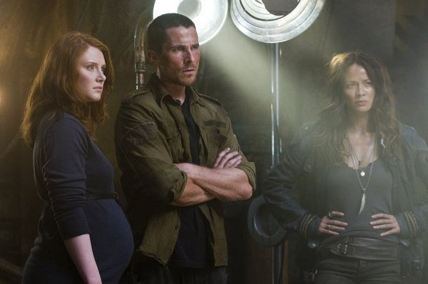 Still of Christian Bale, Bryce Dallas Howard and Moon Bloodgood in Terminator Salvation