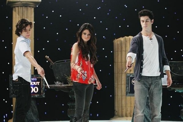 Still of David Henrie, Selena Gomez and Jake T. Austin in Wizards of Waverly Place