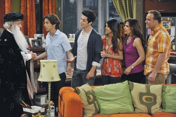 Still of Ian Abercrombie, David DeLuise, David Henrie and Selena Gomez in Wizards of Waverly Place