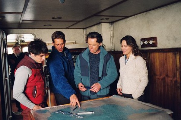 Still of Jason Biggs, Bruce Greenwood, Paul Walker and Moon Bloodgood in Eight Below