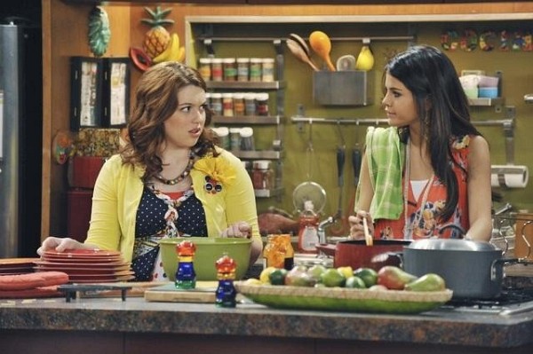 Still of Jennifer Stone and Selena Gomez in Wizards of Waverly Place
