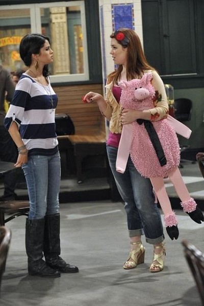 Still of Jennifer Stone and Selena Gomez in Wizards of Waverly Place