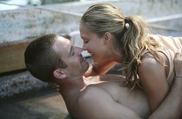 Still of Jessica Alba and Paul Walker in Into the Blue