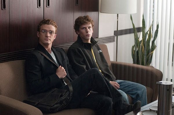 Still of Justin Timberlake and Jesse Eisenberg in The Social Network