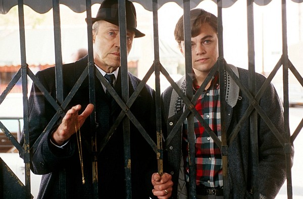 Still of Leonardo DiCaprio and Christopher Walken in Catch Me If You Can