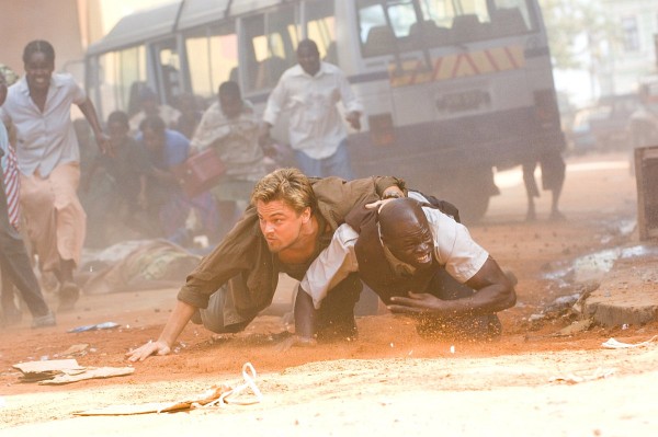 Still of Leonardo DiCaprio and Djimon Hounsou in Blood Diamond