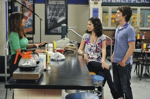 Still of Maria Canals-Barrera, Selena Gomez and Gregg Sulkin in Wizards of Waverly Place