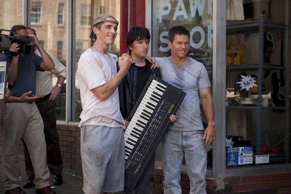 Still of Mark Wahlberg and Christian Bale in The Fighter
