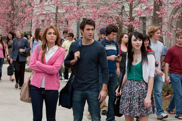 Still of Miley Cyrus, Lauren McKnight and Joshua Bowman in So Undercover